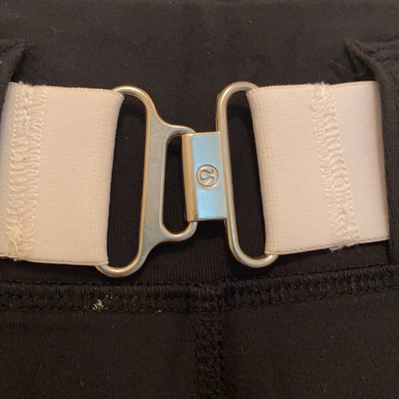 Lululemon size 6 black pants with reversible belt - Picture 2 of 6